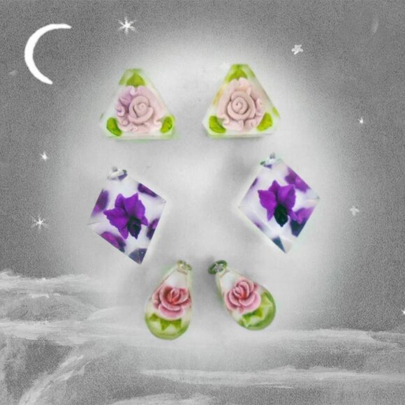 Vintage Reverse Carved Painted Lucite Flower Pieces, 6 Piece Lot, Jewelry Making - Picture 1 of 11